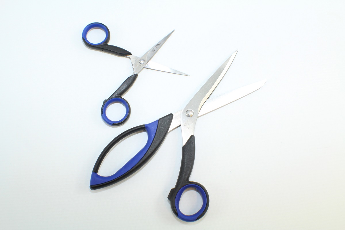 Finny Profi-Schere 20cm mit einer gratis Stickschere 13cm