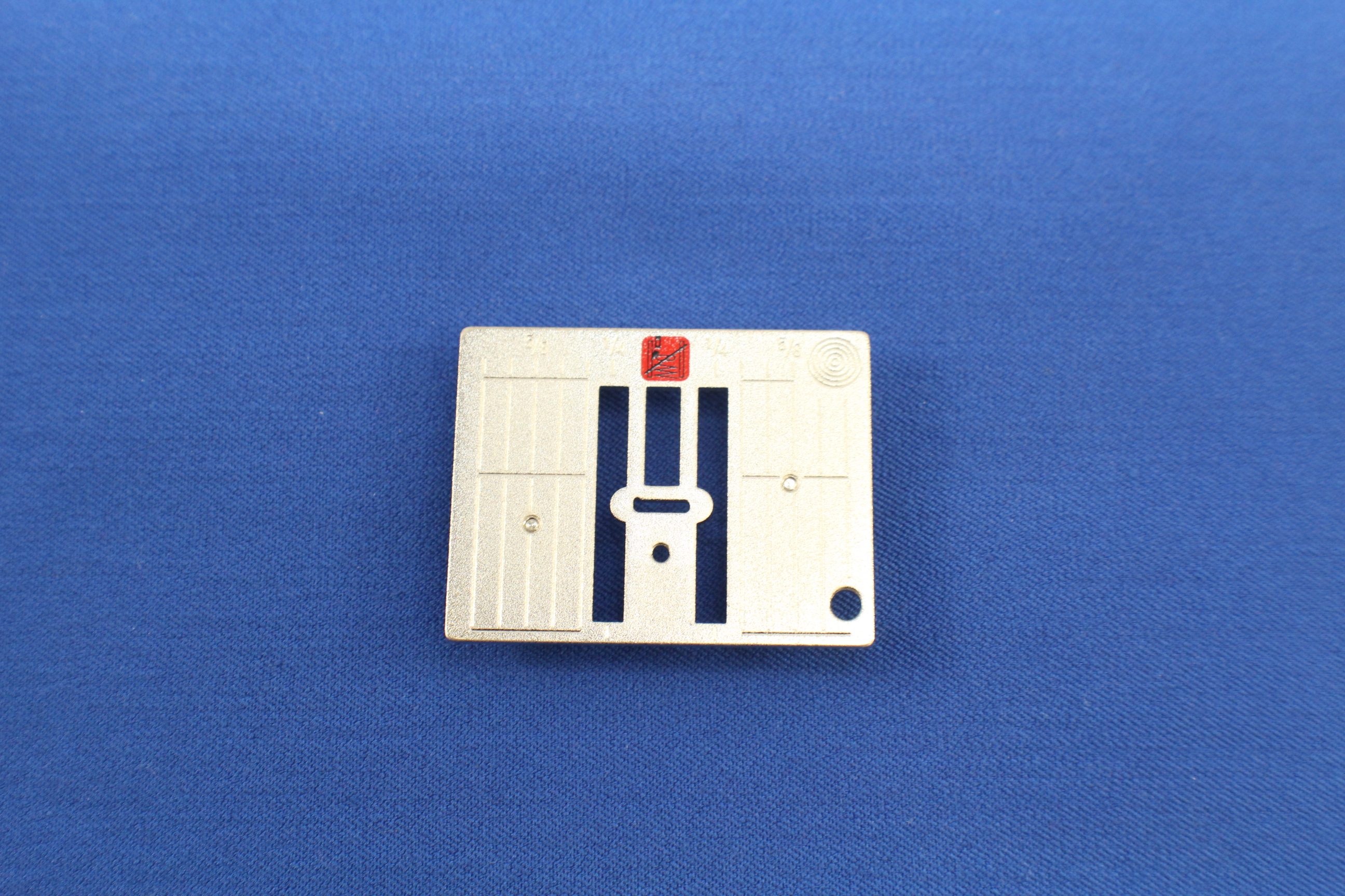 Original Bernina 9mm Stichplatte mit 5,5mm Stichloch (C3 Inch)