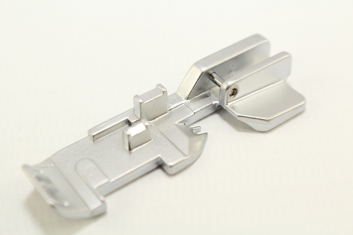 Original Bernina Overlock Standard-Nähfuß f. 700D  - 880DL
