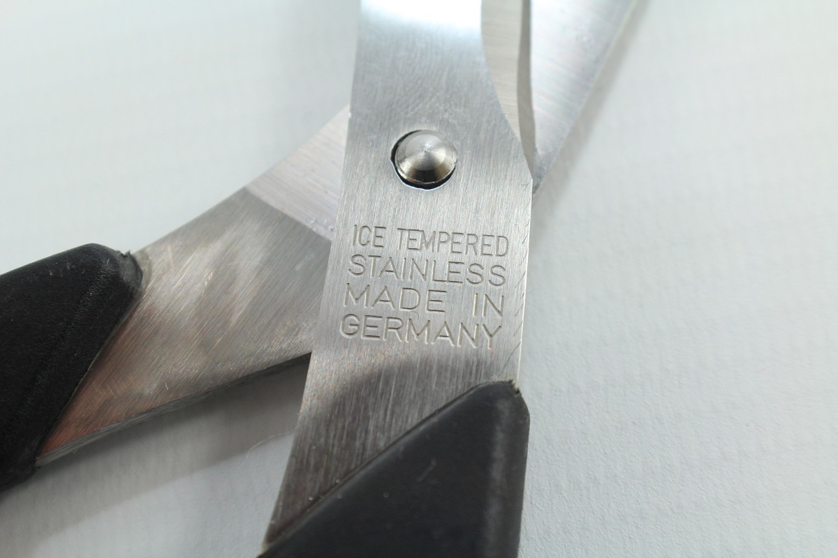 Finny Profi-Schere 20cm mit einer gratis Stickschere 13cm