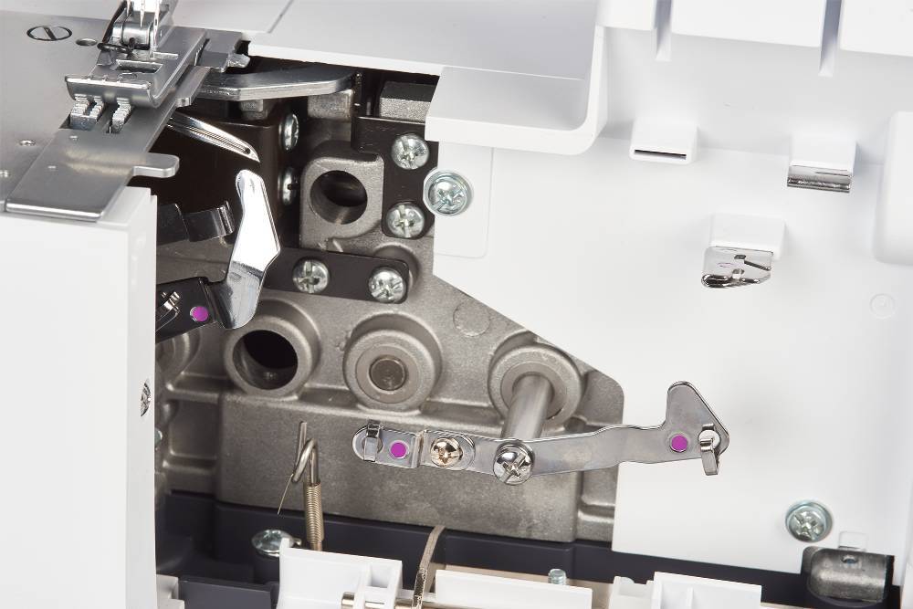 Bernina Bernette b42 Coverstichmaschine