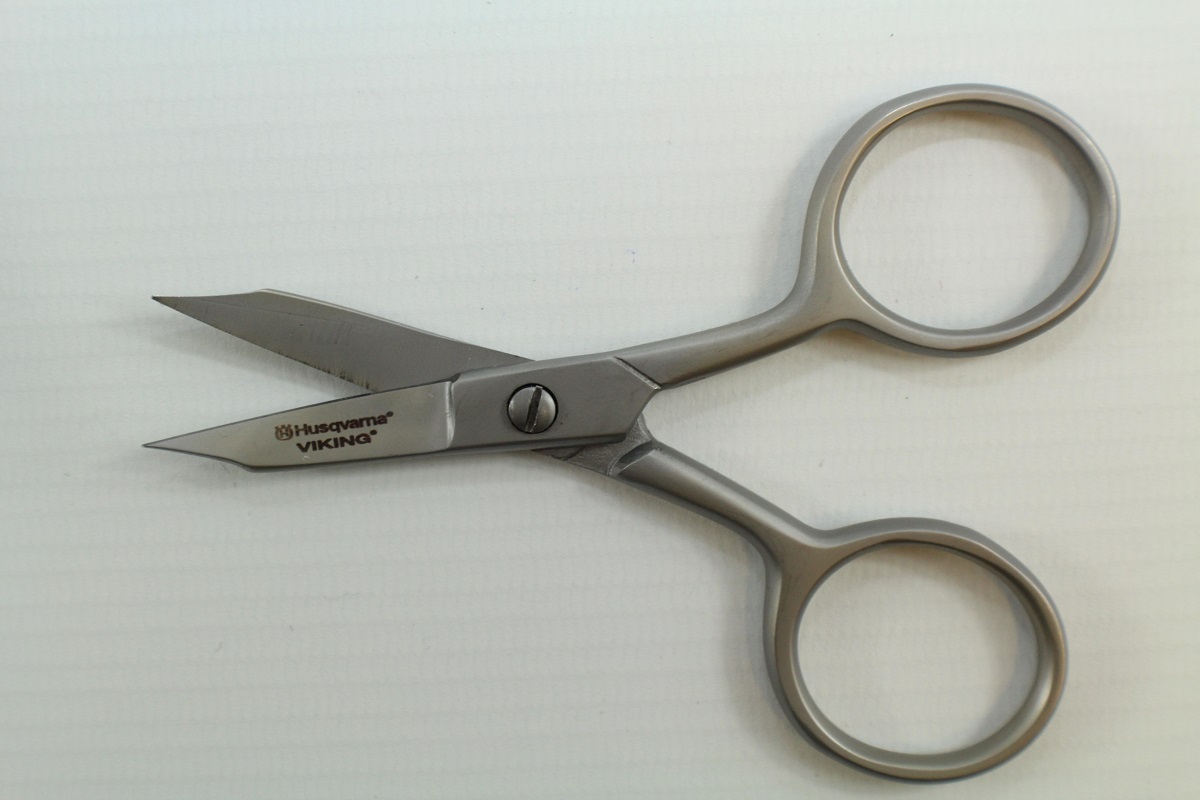 Husqvarna VIKING Stickschere mit Mikrospitze gebogen 10,2cm