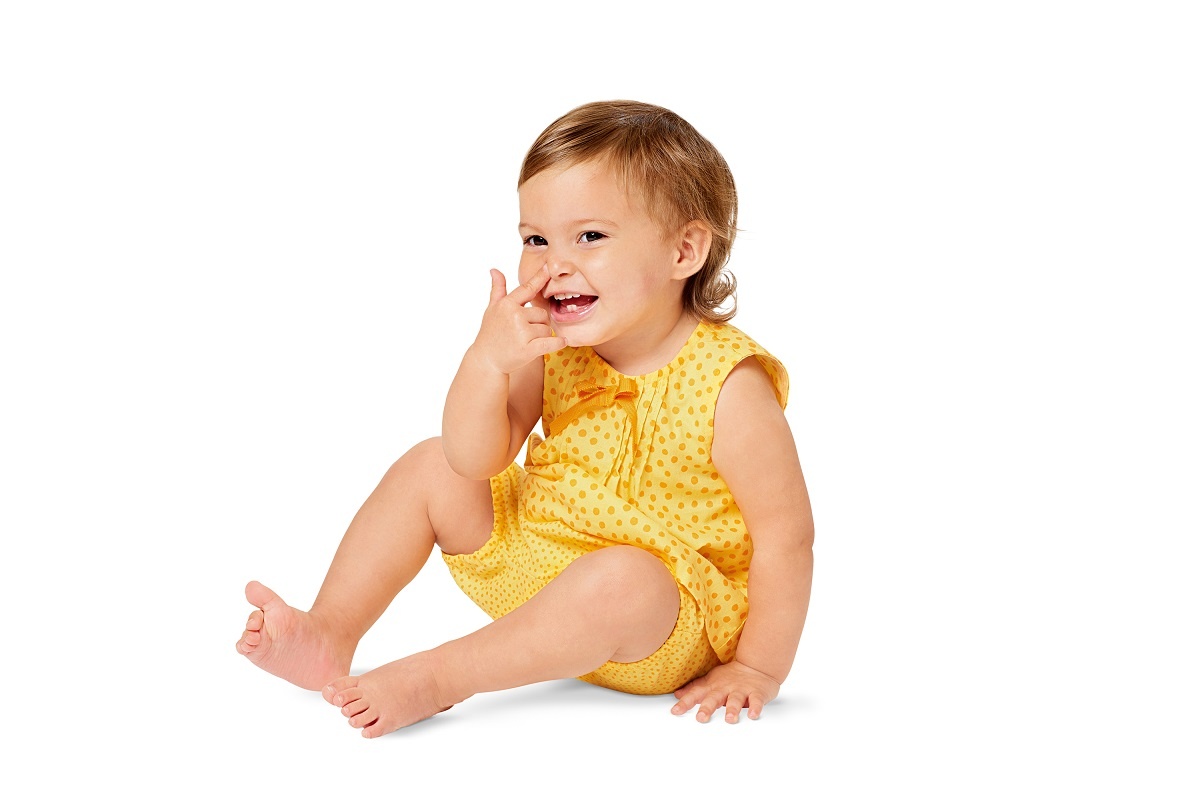 burda Schnitt 9358 "Kleid und Hängerchen und Bluse und Höschen und Fältchen und rückw. Knopfverschus