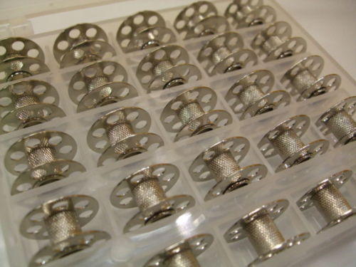BERNINA CB Greifer Spulen aus Metall 25 Stück in Box