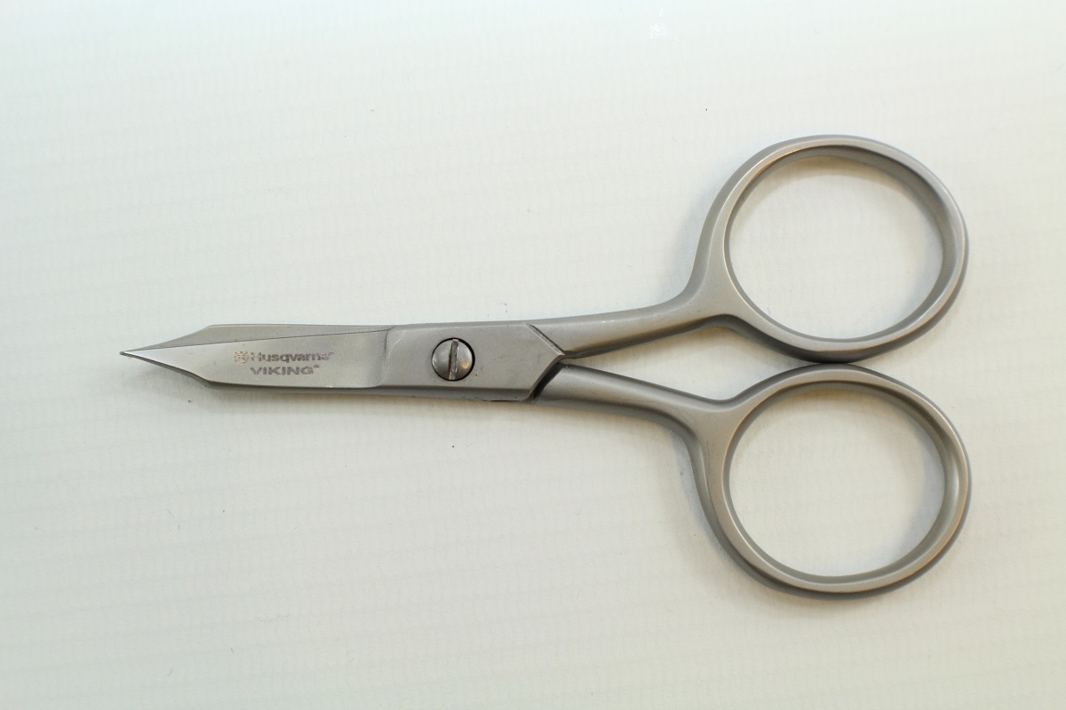 Husqvarna VIKING Stickschere mit Mikrospitze gebogen 10,2cm