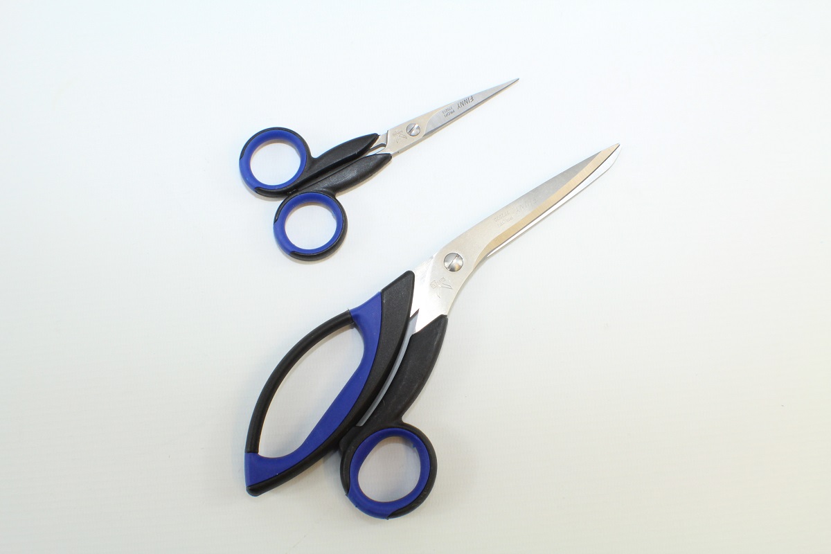 Finny Profi-Schere 20cm mit einer gratis Stickschere 13cm