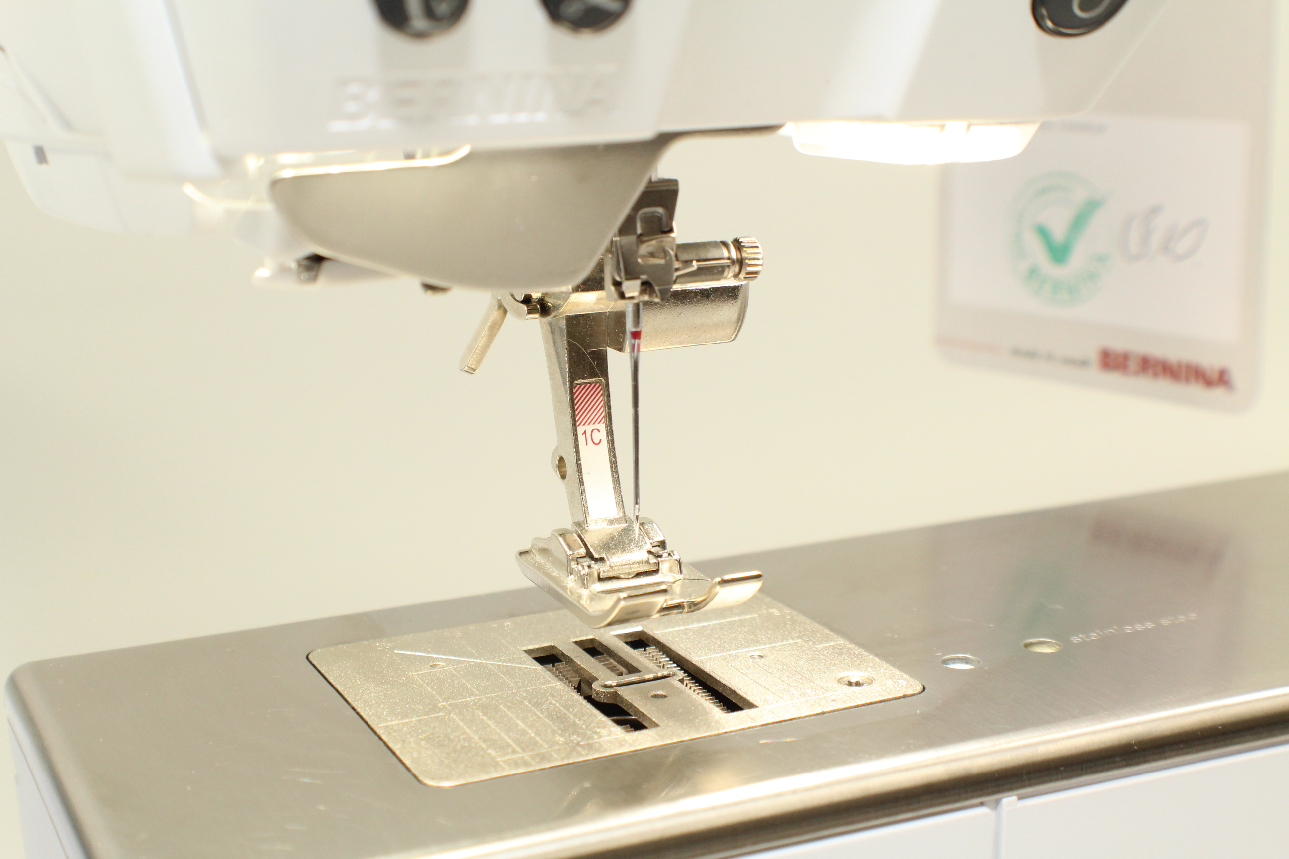 Bernina 880 PLUS inkl. SDT-Stickmodul Second Hand Gebraucht 3 Jahre alt