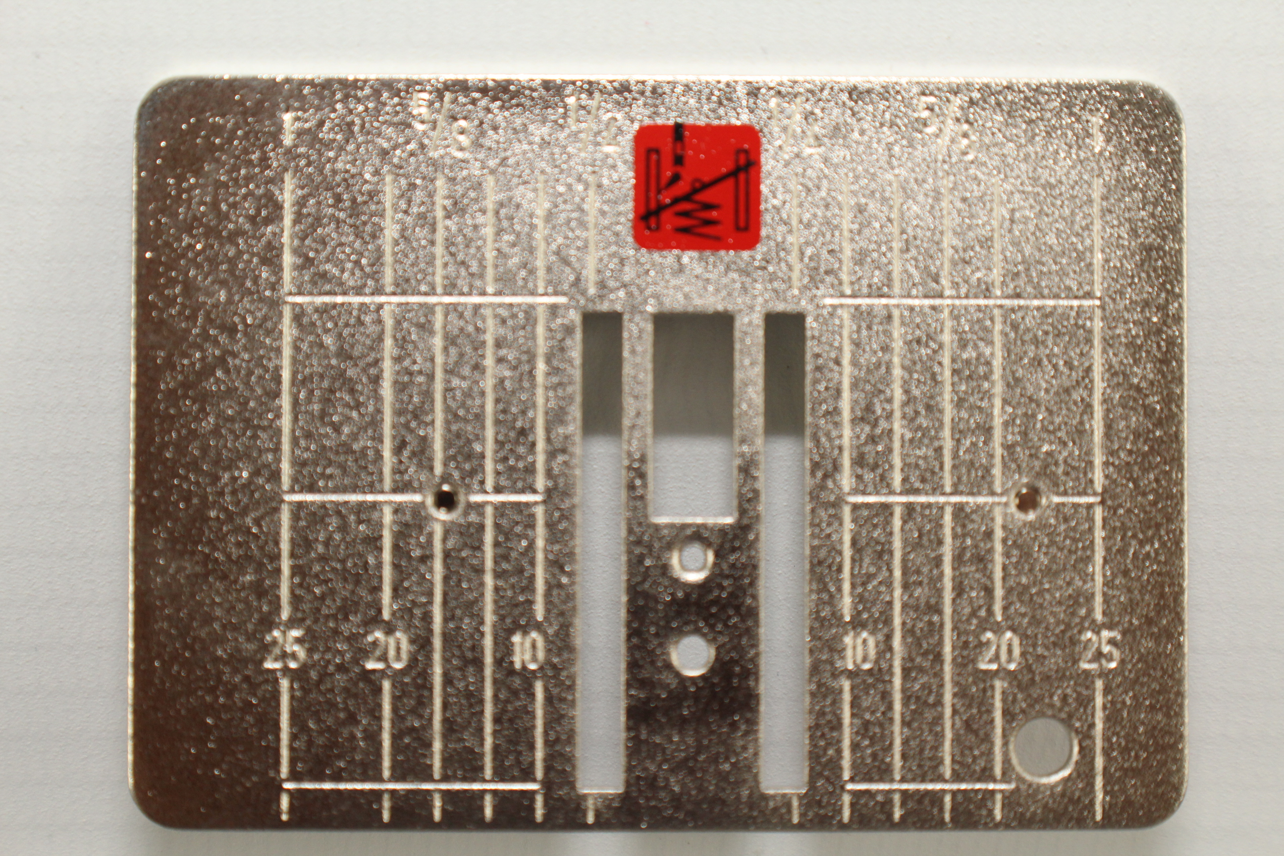 Bernina Gerad- und CutWork-Stichplatte (B2 B3)