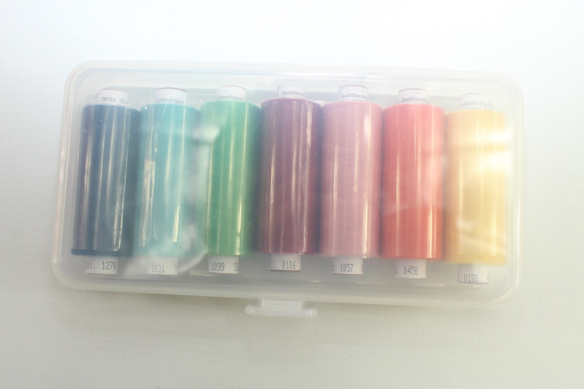 Troja 500M. in schöner Nähwelt Box (7er Set, blau, grün, rot,orange, gelb)