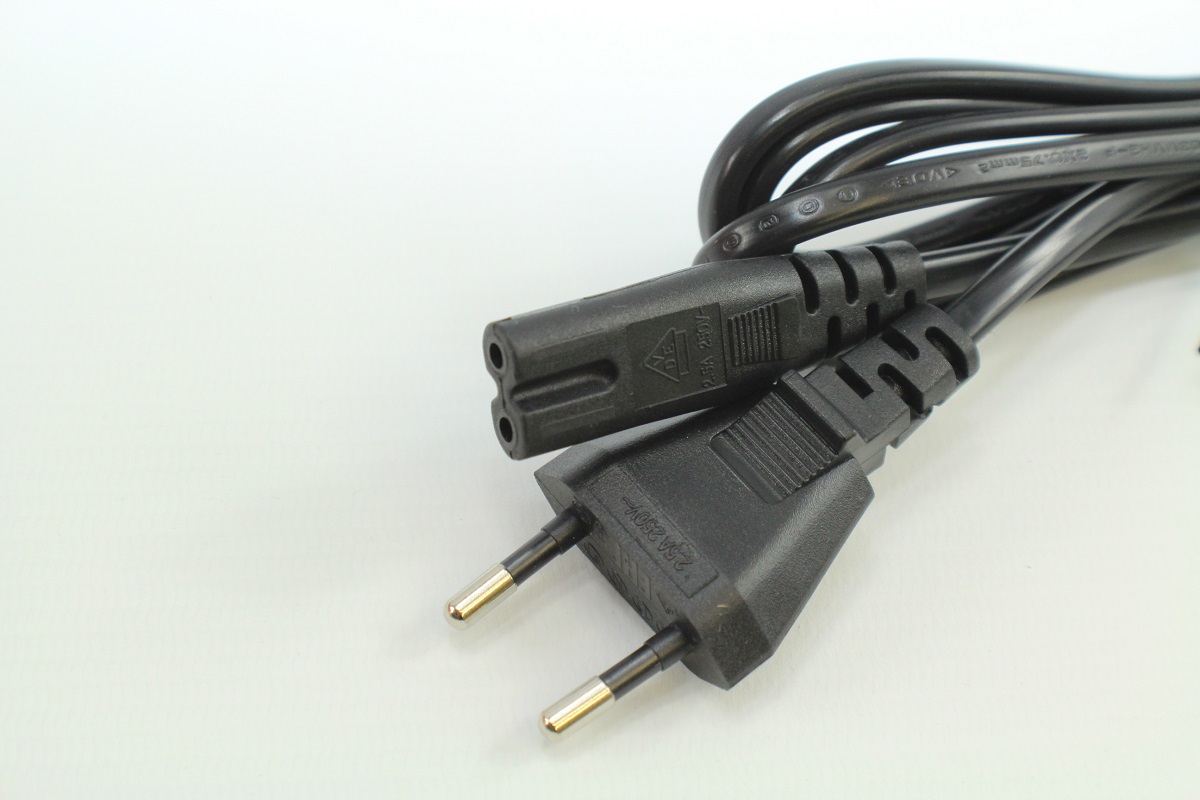 Universal Netzkabel für Nähmaschinen und Elektrogeräte  220-240V / 2 polig