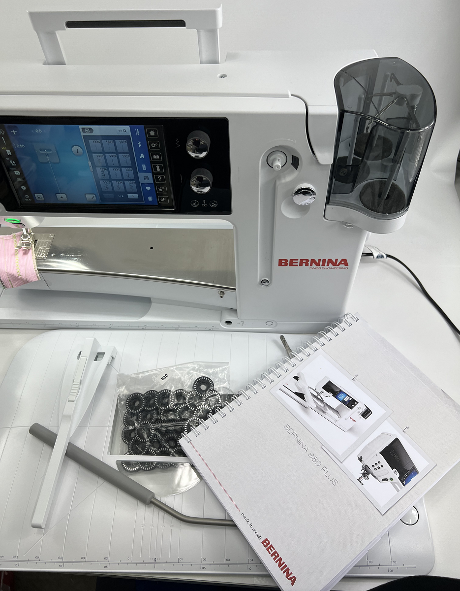 Bernina 880 PLUS inkl. SDT-Stickmodul Second Hand Gebraucht 3 Jahre alt