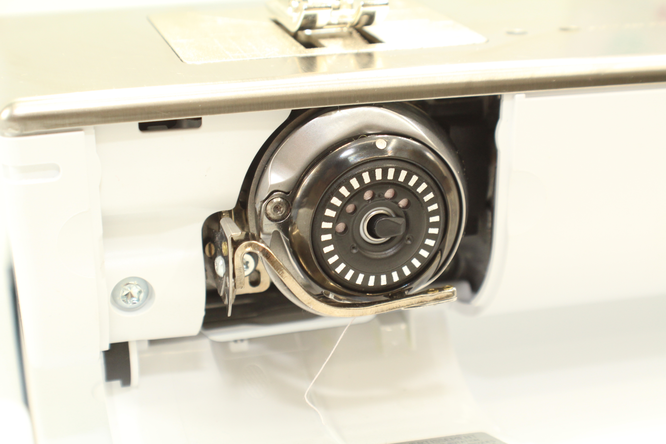Bernina 880 PLUS inkl. SDT-Stickmodul Second Hand Gebraucht 3 Jahre alt